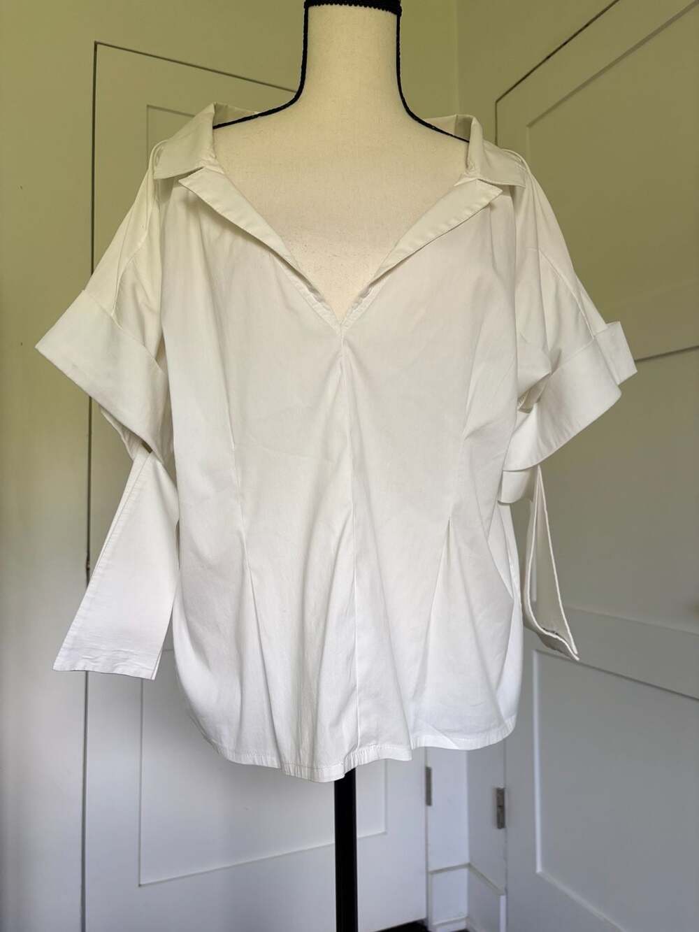 Maria Elena Villamil White Architectural V-Neck Draped Back Blouse Size medium
